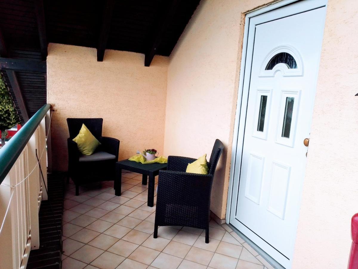 Haus Heidrun Lägenhet Dolgesheim Exteriör bild
